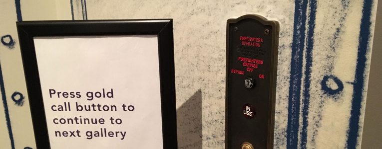 Ascenseur pour aller au 2e étage du musée Disney