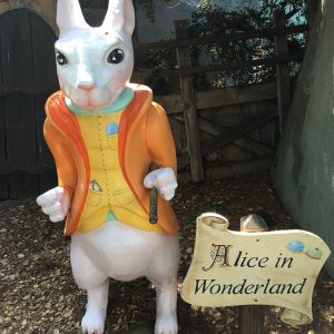 Le lapin blanc d'Alice à Fairyland
