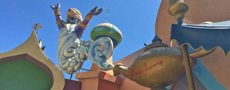 Aladin en décoration du magasin de souvenir à Fairyland